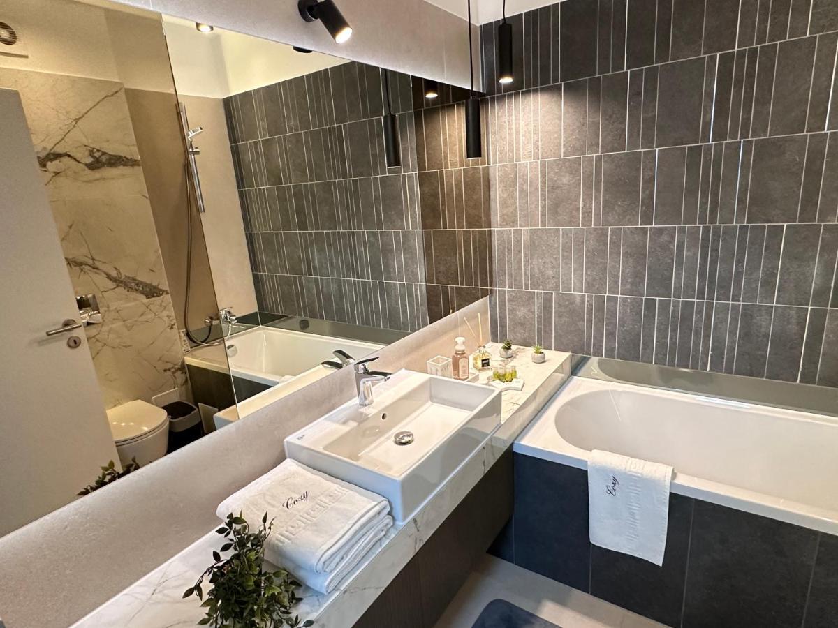 Urban Luxury Flats - Cozy Apartments At Coresi Mall #Brasov Ngoại thất bức ảnh